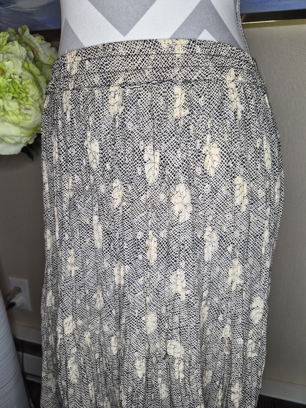 Vintage Phool Elegant Black and Cream Maxi Skirt - Picture 2 of 5